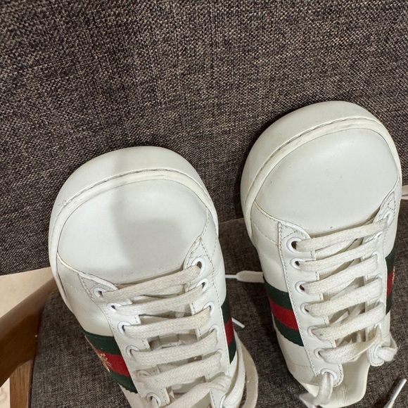 Gucci White Sneakers with Green and Red Stripe - Picture 14 of 14